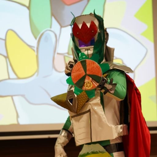 ショッピングセンターでのヒーロー寸劇の様子